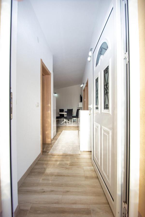 Lana Apartment เพรอชานิ ภายนอก รูปภาพ