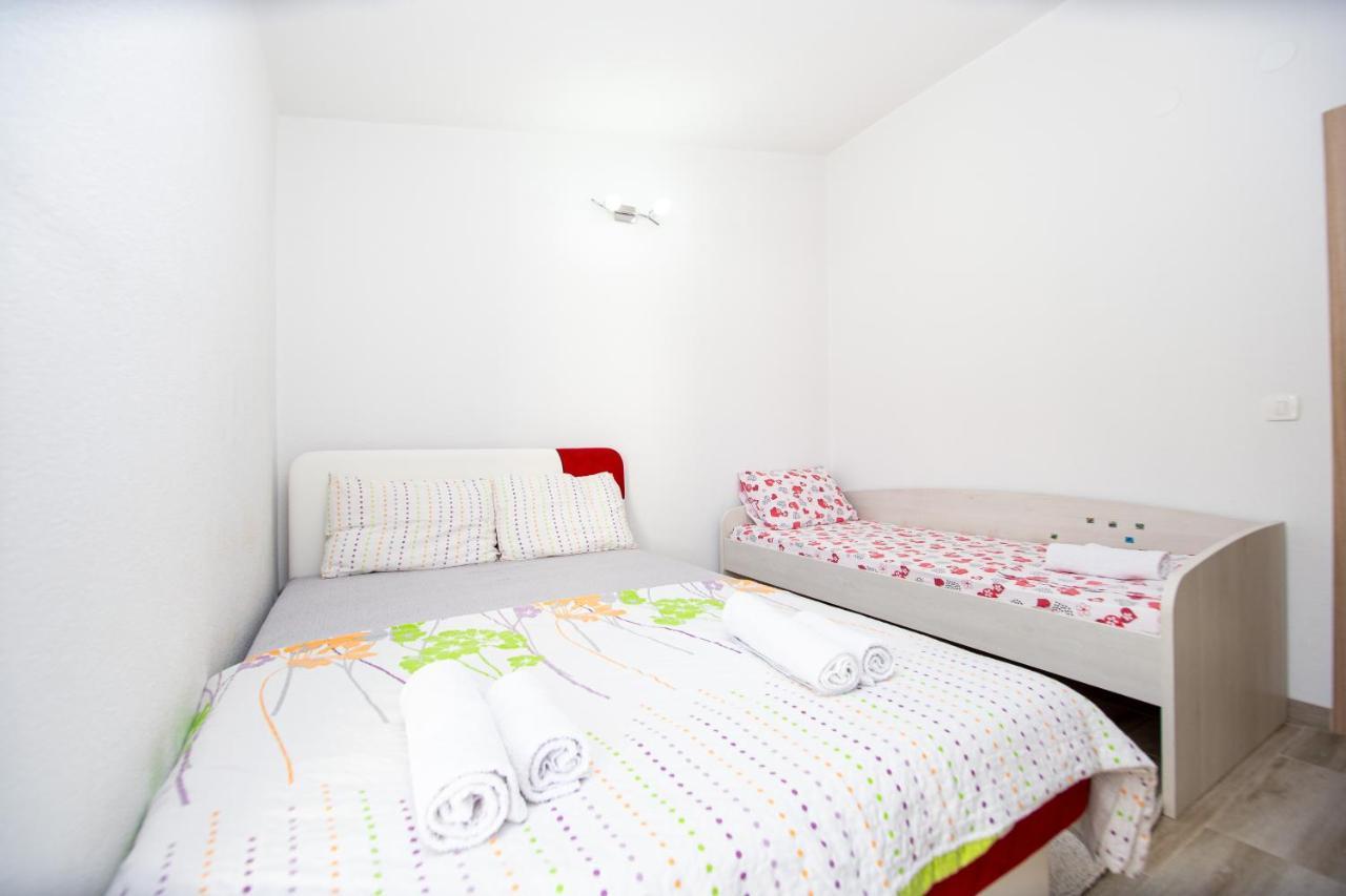 Lana Apartment เพรอชานิ ภายนอก รูปภาพ