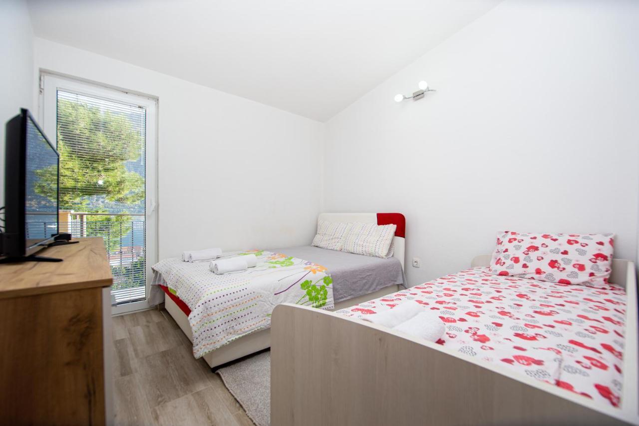 Lana Apartment เพรอชานิ ภายนอก รูปภาพ